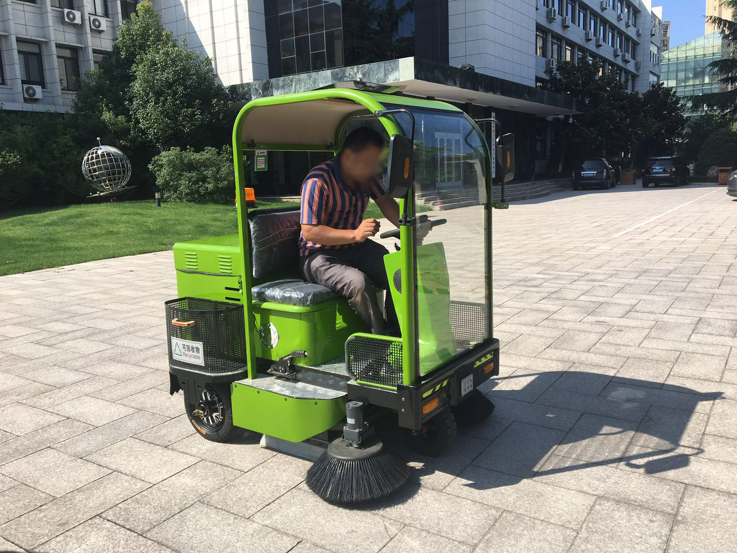 駕駛式掃地機(jī)需要被清洗么？