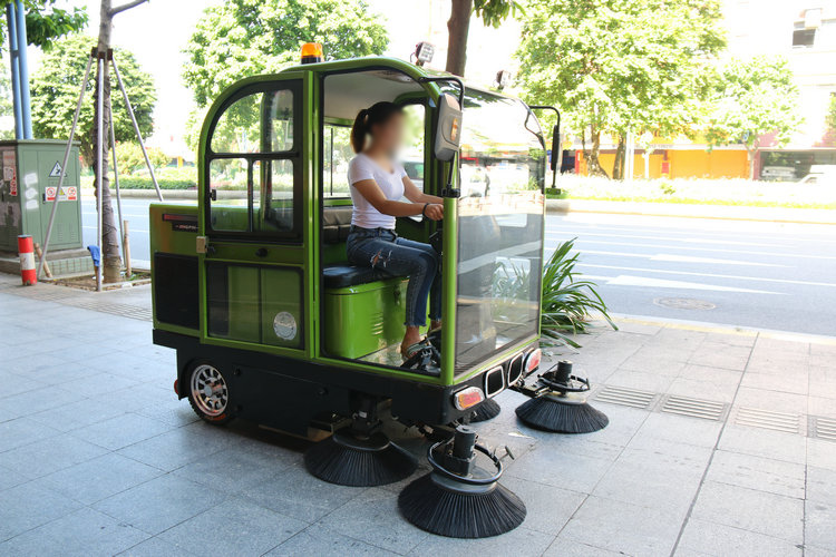 駕駛式掃地機(jī) 駕駛式掃地機(jī)